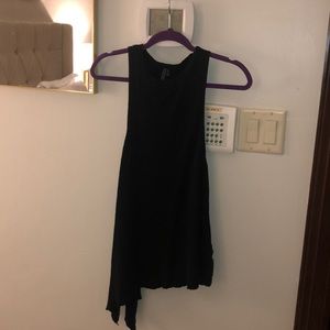 asymmetrical side split black tank